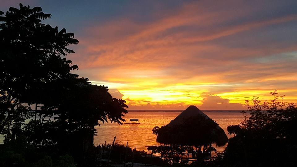 Birdland Beach Club Bolinao Exteriör bild